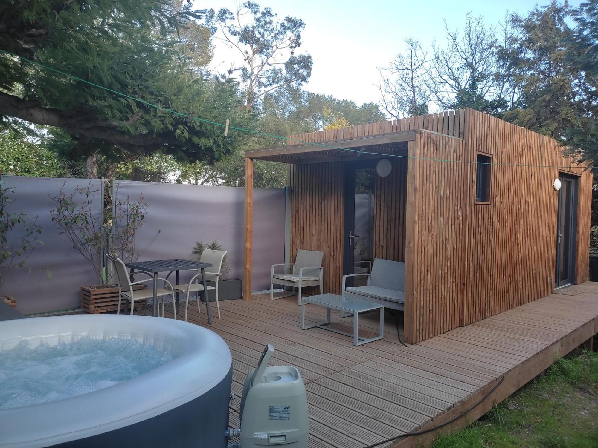Joli Studio Climatise Avec Jacuzzi Prive Et Entree Independante Fréjus Exterior photo