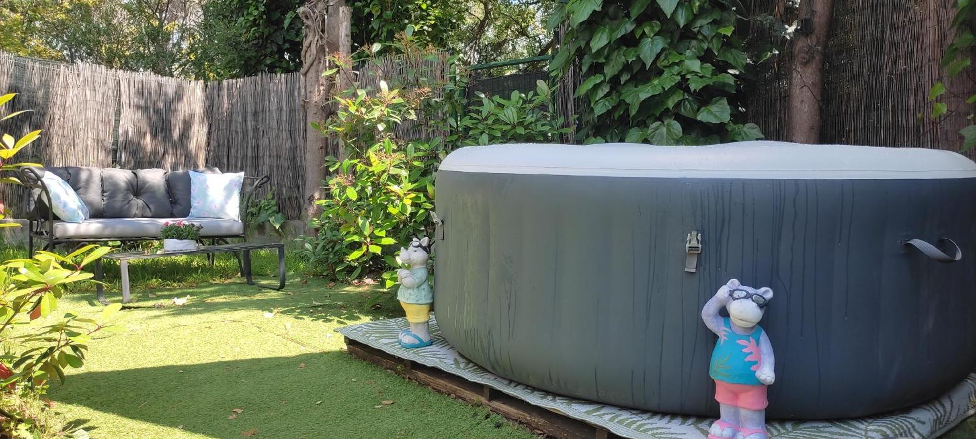 Joli Studio Climatise Avec Jacuzzi Prive Et Entree Independante Fréjus Exterior photo