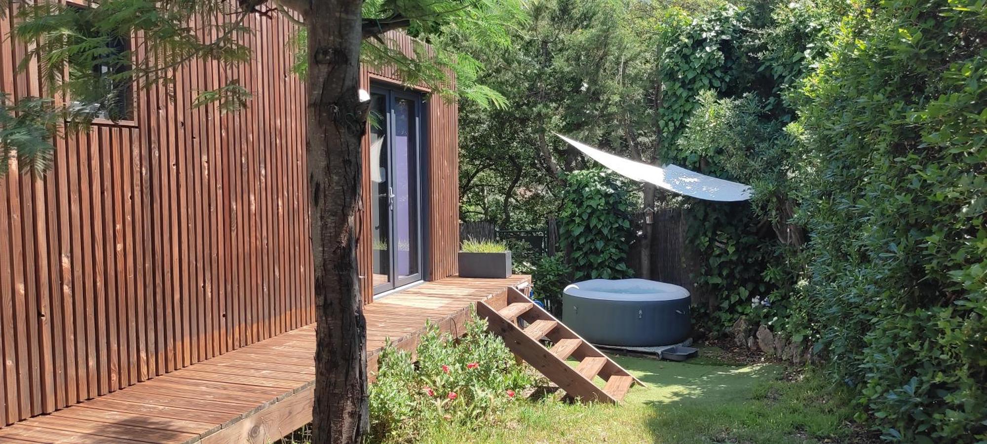 Joli Studio Climatise Avec Jacuzzi Prive Et Entree Independante Fréjus Exterior photo